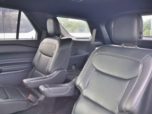 Used 2020 Ford Explorer XLT w/ Equipment Group 202A AWD/4WD image 11