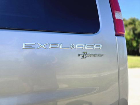 Used 2016 Chevrolet Express 2500 image 17