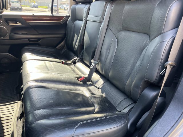 Used 2020 Lexus LX 570 4WD w/ Luxury Package image 23