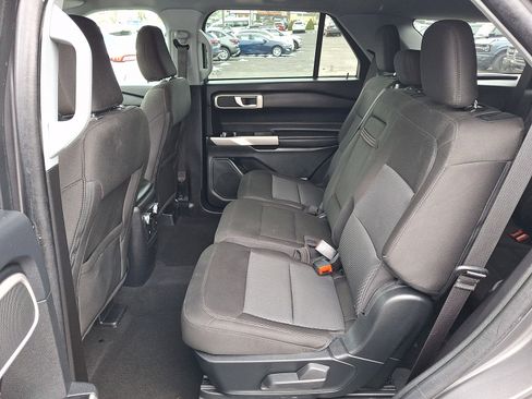 Used 2023 Ford Explorer XLT image 12