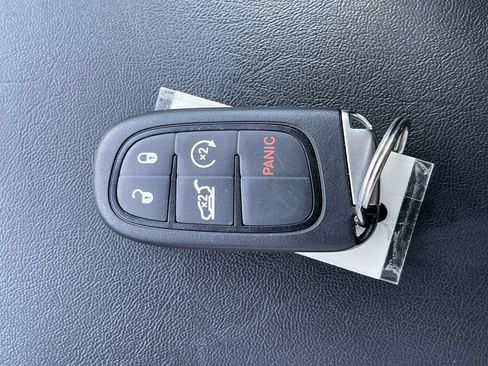 Used 2022 Jeep Cherokee Trailhawk w/ Comfort/Convenience Group AWD/4WD image 42