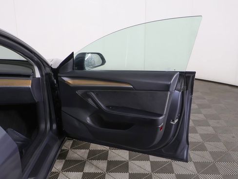 Used 2023 Tesla Model 3 Standard Range image 23