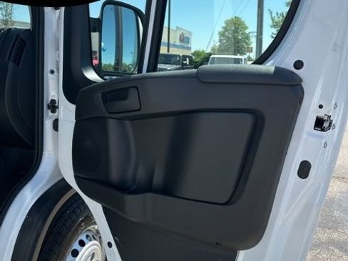 Used 2025 RAM ProMaster 2500 w/ Safety Group FWD image 15