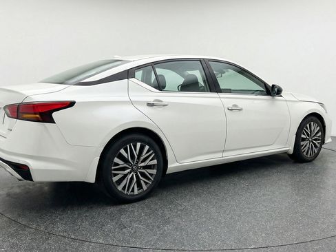 Used 2025 Nissan Altima 2.5 SV FWD image 9