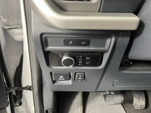 Used 2023 Ford Expedition Max XLT image 19