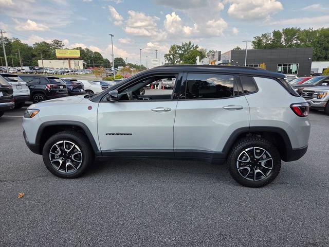 Used 2024 Jeep Compass Trailhawk AWD/4WD image 4