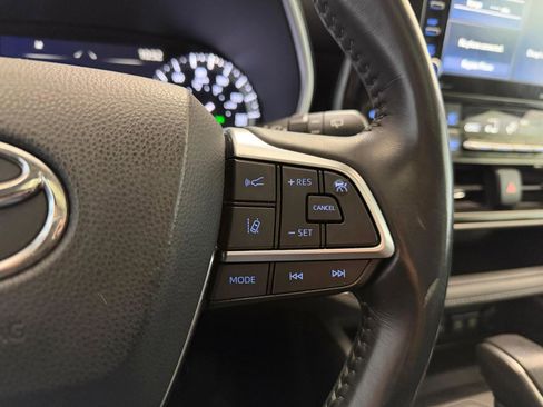 Used 2021 Toyota Highlander XLE AWD/4WD image 34