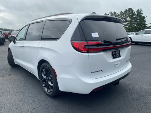 New 2027 Chrysler Pacifica Limited w/ S Appearance Package FWD image 11