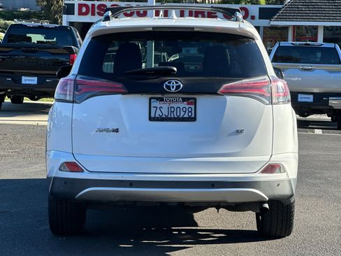 Used 2016 Toyota RAV4 SE image 4