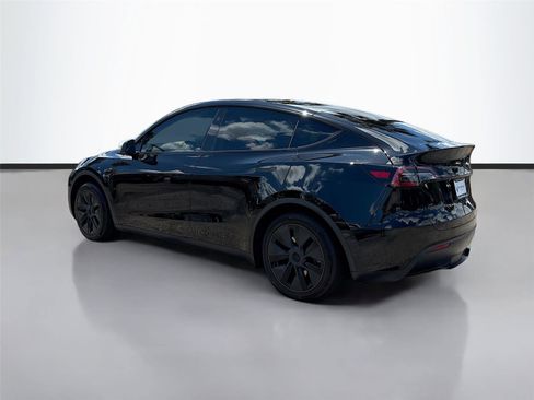 Used 2025 Tesla Model Y Long Range RWD image 5