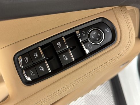 Certified 2026 Porsche Macan AWD/4WD image 13