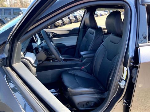 Certified 2023 Jeep Compass Limited image 8