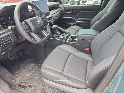 Used 2025 Toyota 4Runner TRD Off-Road Premium AWD/4WD image 10