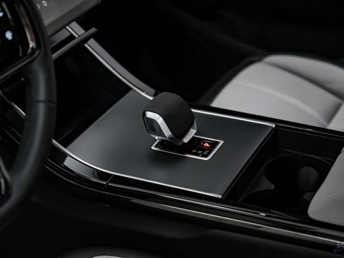 Used 2024 Land Rover Range Rover Evoque Dynamic SE image 50