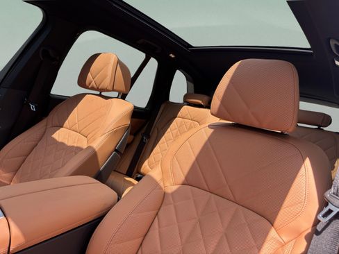 Used 2025 BMW X5 sDrive40i w/ M Sport Package image 23