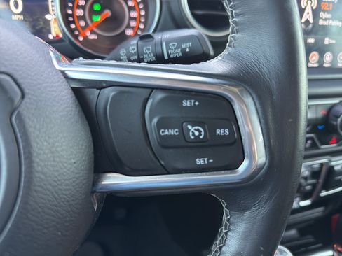 Used 2018 Jeep Wrangler Unlimited Sahara w/ Quick Order Package 24M Moab AWD/4WD image 18