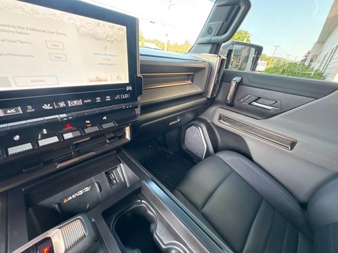 Used 2025 GMC Hummer EV 2X AWD/4WD image 41