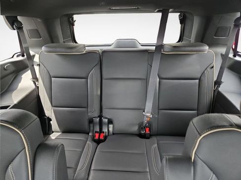 Used 2023 GMC Yukon SLT w/ SLT Premium Package AWD/4WD image 12