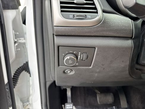 Used 2018 Jeep Grand Cherokee Altitude RWD image 54