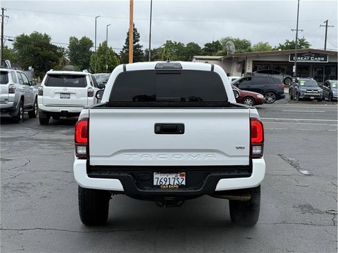 Used 2019 Toyota Tacoma TRD Sport RWD image 7