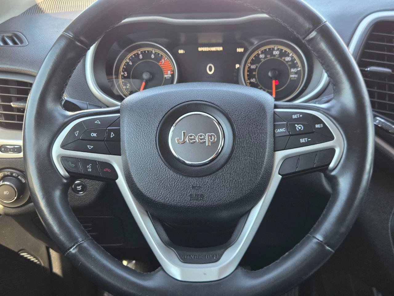 Used 2016 Jeep Cherokee Trailhawk w/ Comfort/Convenience Group AWD/4WD image 26