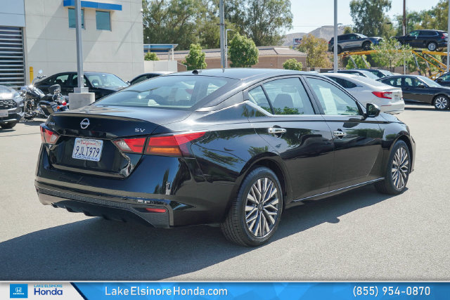 Used 2024 Nissan Altima 2.5 SV FWD image 9