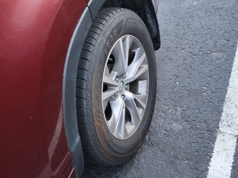 Used 2015 Toyota Highlander XLE image 12