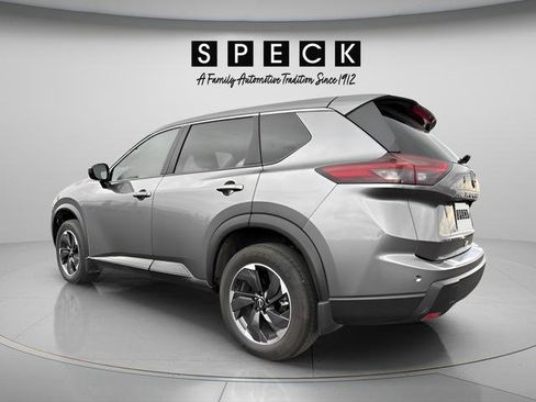 Used 2025 Nissan Rogue SV w/ SV Premium Package image 3