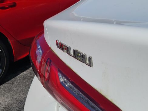 Used 2021 Chevrolet Malibu LT FWD image 8