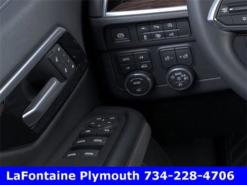 New 2025 Chevrolet Suburban Premier image 22