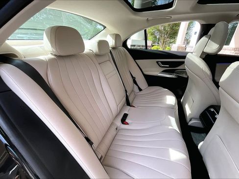 Used 2025 Mercedes-Benz E 450 4MATIC Sedan image 21