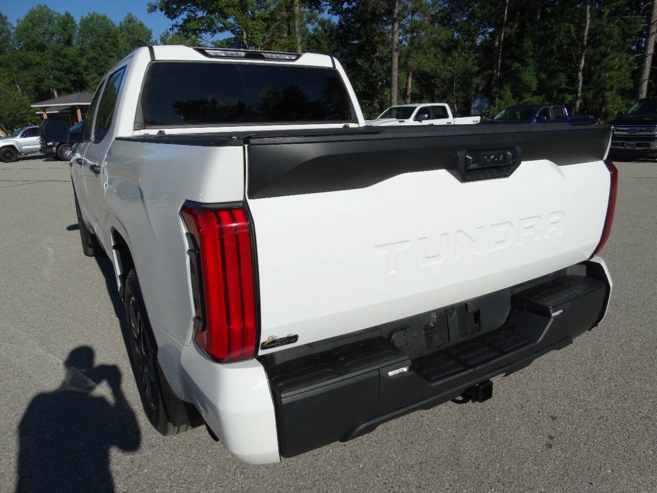 Used 2022 Toyota Tundra 4x4 CrewMax SR image 6