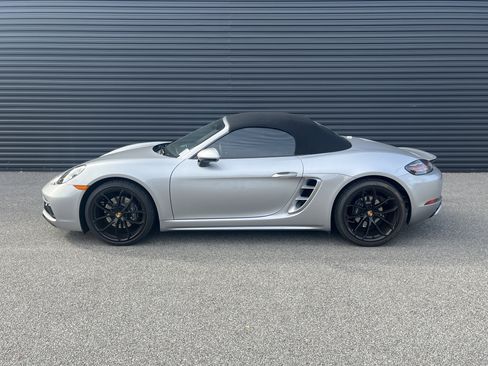 Certified 2024 Porsche 718 Boxster image 2