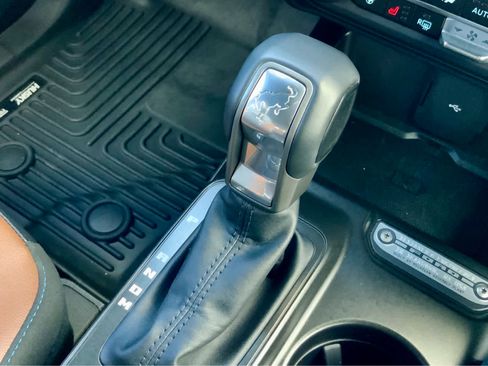 Used 2023 Ford Bronco Outer Banks AWD/4WD image 46