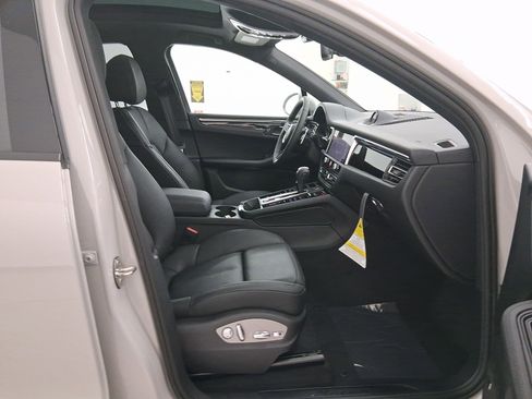 Used 2026 Porsche Macan image 35