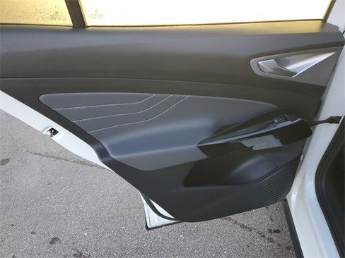 Used 2023 Volkswagen ID.4 Pro S image 9