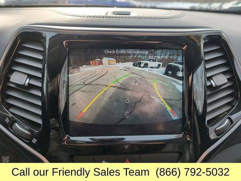 Used 2019 Jeep Cherokee Limited image 22