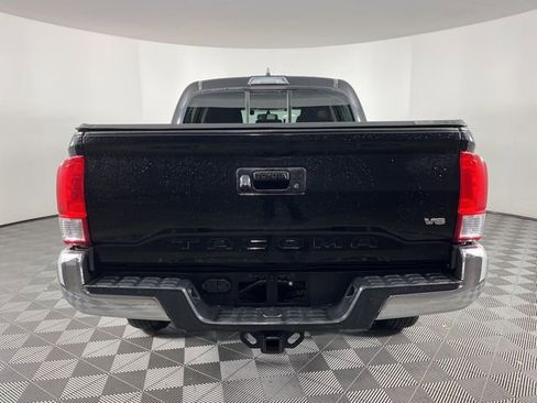 Used 2017 Toyota Tacoma SR5 image 8