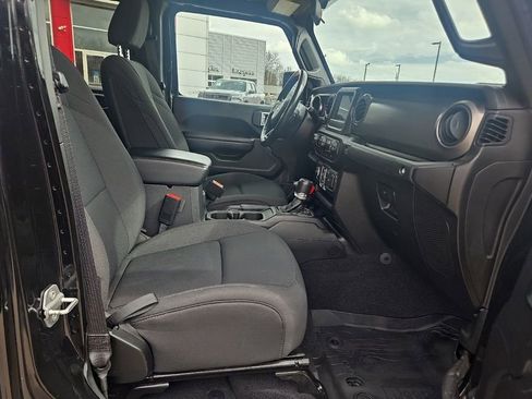 Used 2021 Jeep Gladiator Sport AWD/4WD image 27