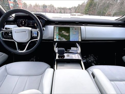 Used 2025 Land Rover Range Rover Sport SE image 14