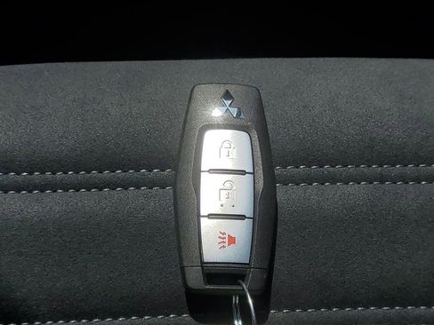 New 2026 Mitsubishi Outlander LE AWD/4WD image 32