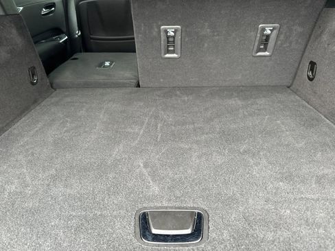 Used 2024 Cadillac XT4 Premium Luxury image 17