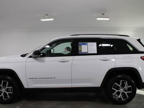 Used 2023 Jeep Grand Cherokee Limited image 6