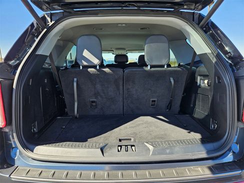 Certified 2022 Ford Explorer XLT w/ Equipment Group 202A image 7