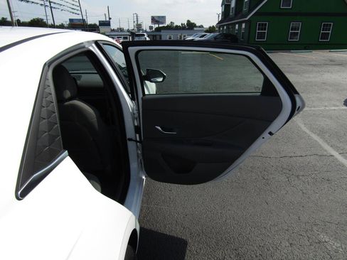 Used 2024 Hyundai Elantra SEL w/ Convenience Package FWD image 21