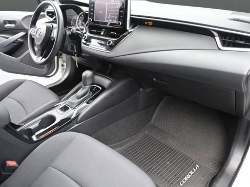 Used 2021 Toyota Corolla LE FWD image 18