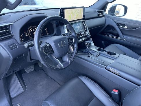 Used 2024 Lexus LX 600 4WD w/ Luxury Package image 13