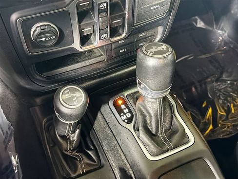 Used 2019 Jeep Wrangler Unlimited Sahara w/ Quick Order Package 24M Moab AWD/4WD image 18