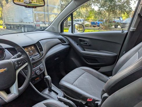Used 2018 Chevrolet Trax LT w/ LT Convenience Package AWD/4WD image 14