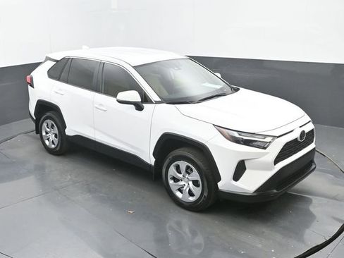 Used 2025 Toyota RAV4 LE image 27